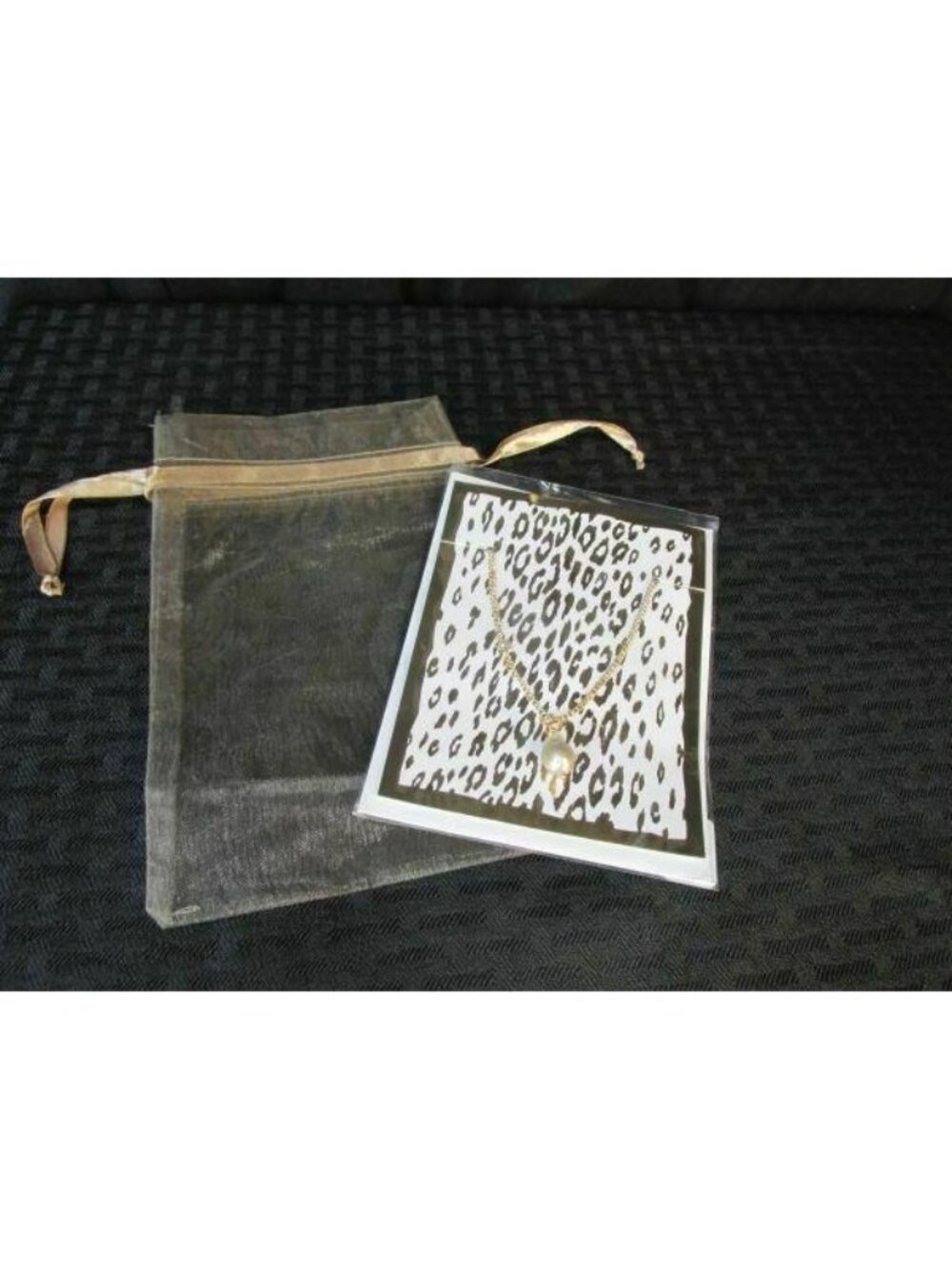 Chicos Faux Pearl Pendant Gold Tone Chain Gift Card Bag New 16" Necklace Gift